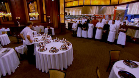 S5E001 16 Chefs Compete