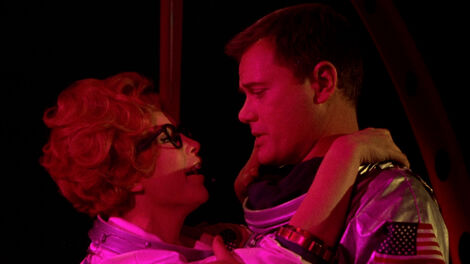 S3E025 Operation: First Couple on the Moon