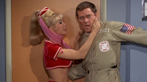 S4E023 Around the Moon in 80 Blinks