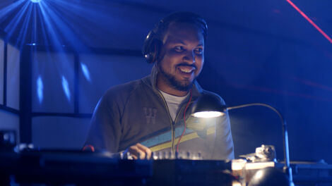 S5E002 Run From the Scene