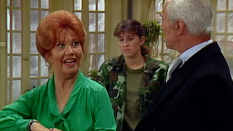 S4E019 Guess Who's Coming to Dinner?