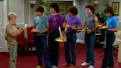 S2E007 Menudo Madness