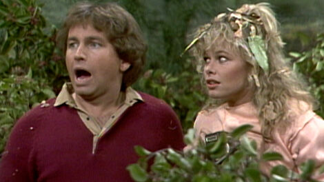 S8E013 Itching for Trouble